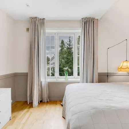 Arctic Hilltop - 3 *