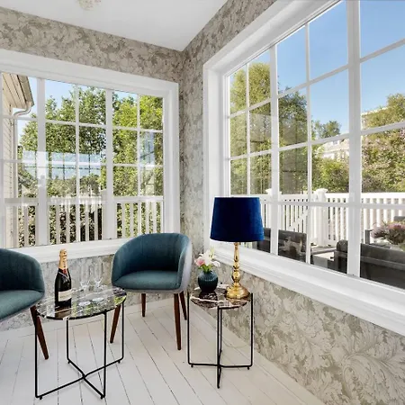 Arctic Hilltop - 3 *